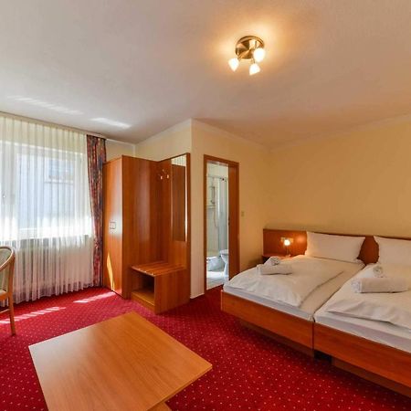 Hotel Hessischer Hof Kirchhain Экстерьер фото
