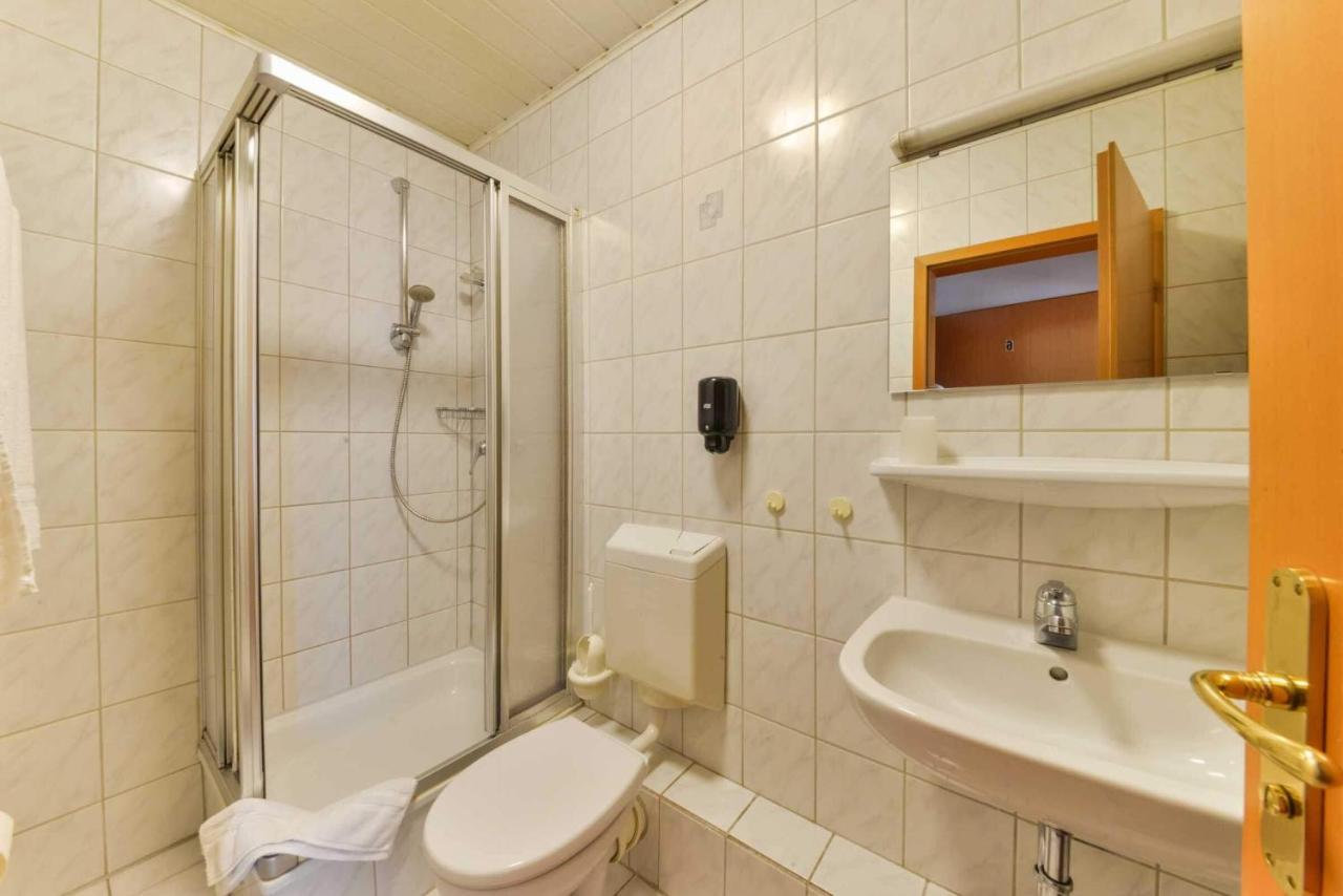 Hotel Hessischer Hof Kirchhain Экстерьер фото
