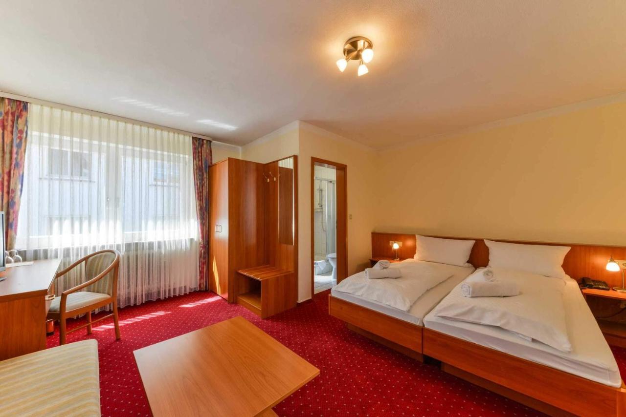Hotel Hessischer Hof Kirchhain Экстерьер фото
